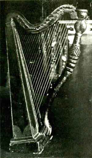 The harp belonging to Lord Llangattock